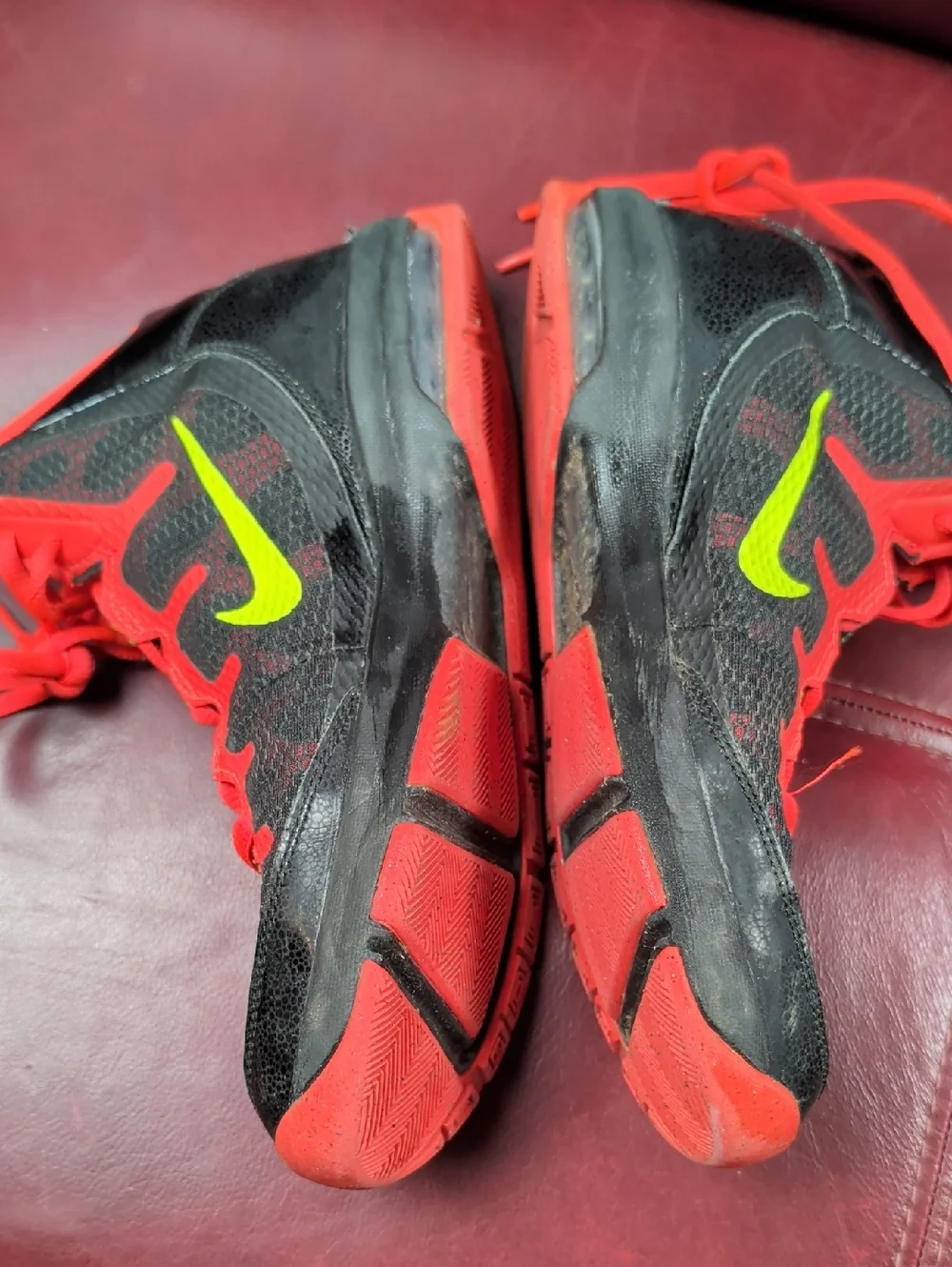 Nike Zoom Without A Doubt Kids Boy's Size 6.5 Y